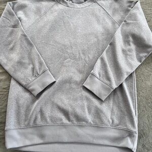 Tackma Women’s Gray Crewneck Sweatshirt Size M Moisture Wicking Athleisure